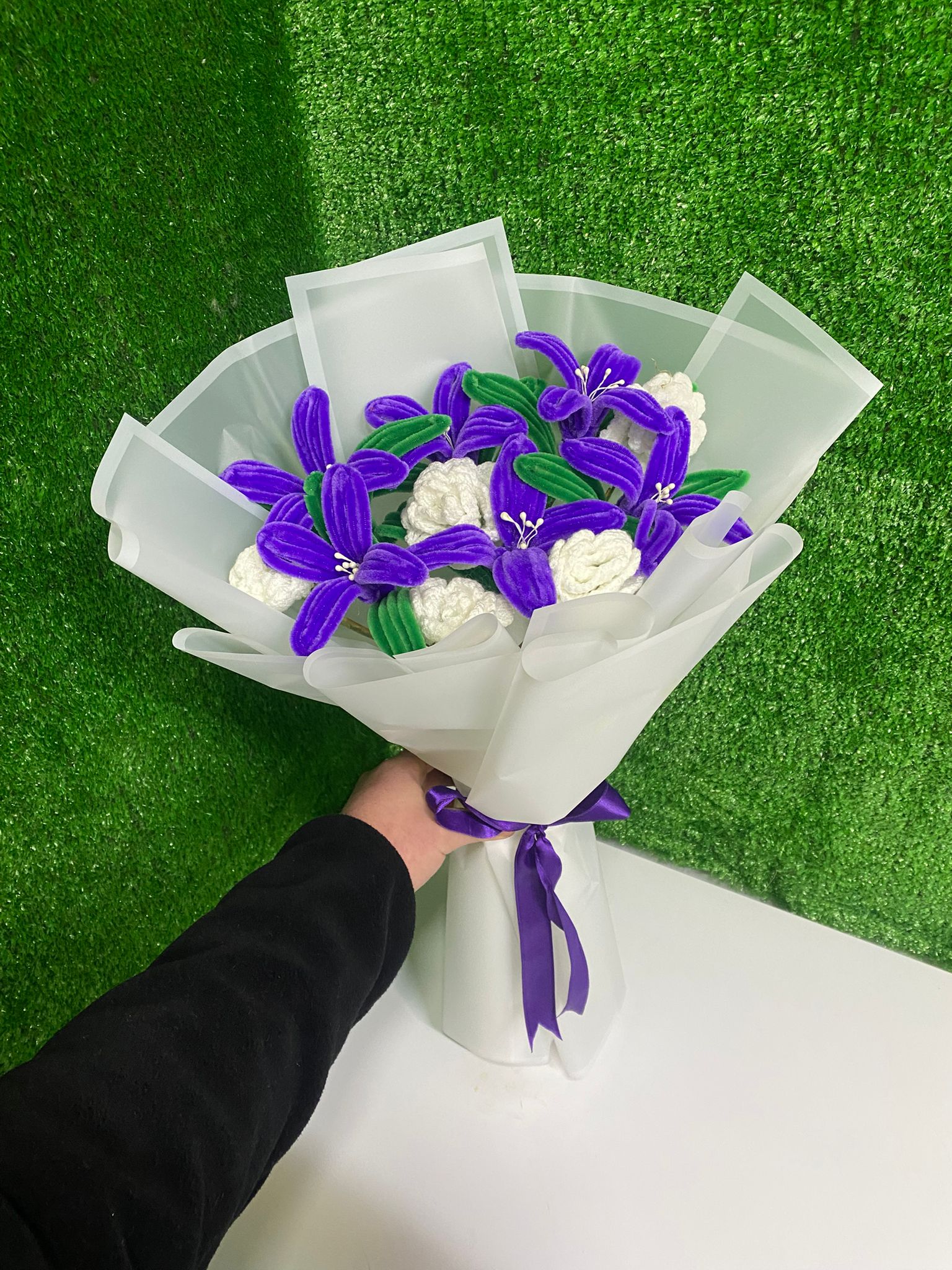 Mor Lilyum & Beyaz Gül Şönil Buket